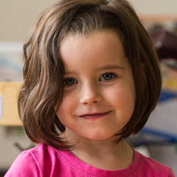 niña sonriendo